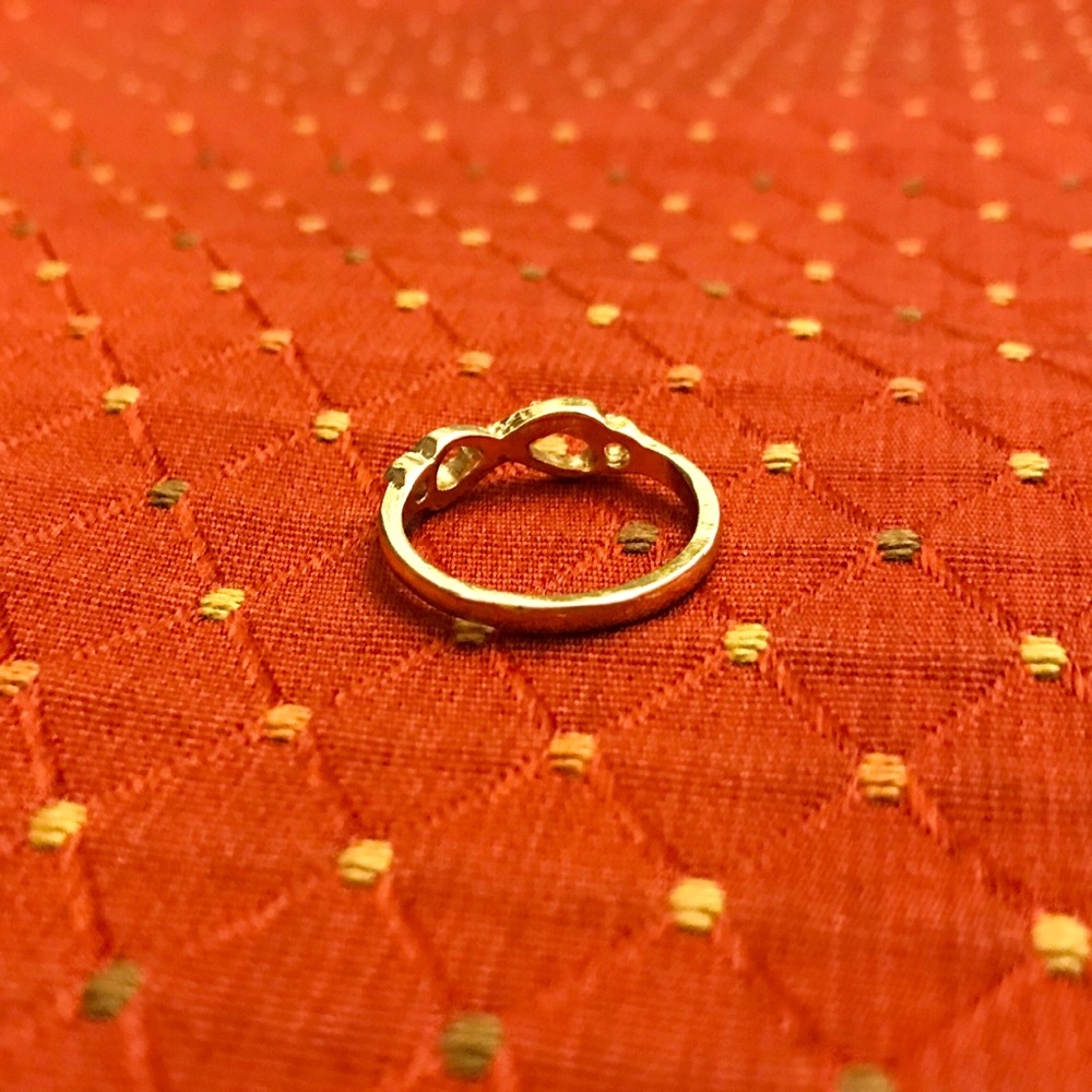 Golden infinity ring - Picture 2 of 3